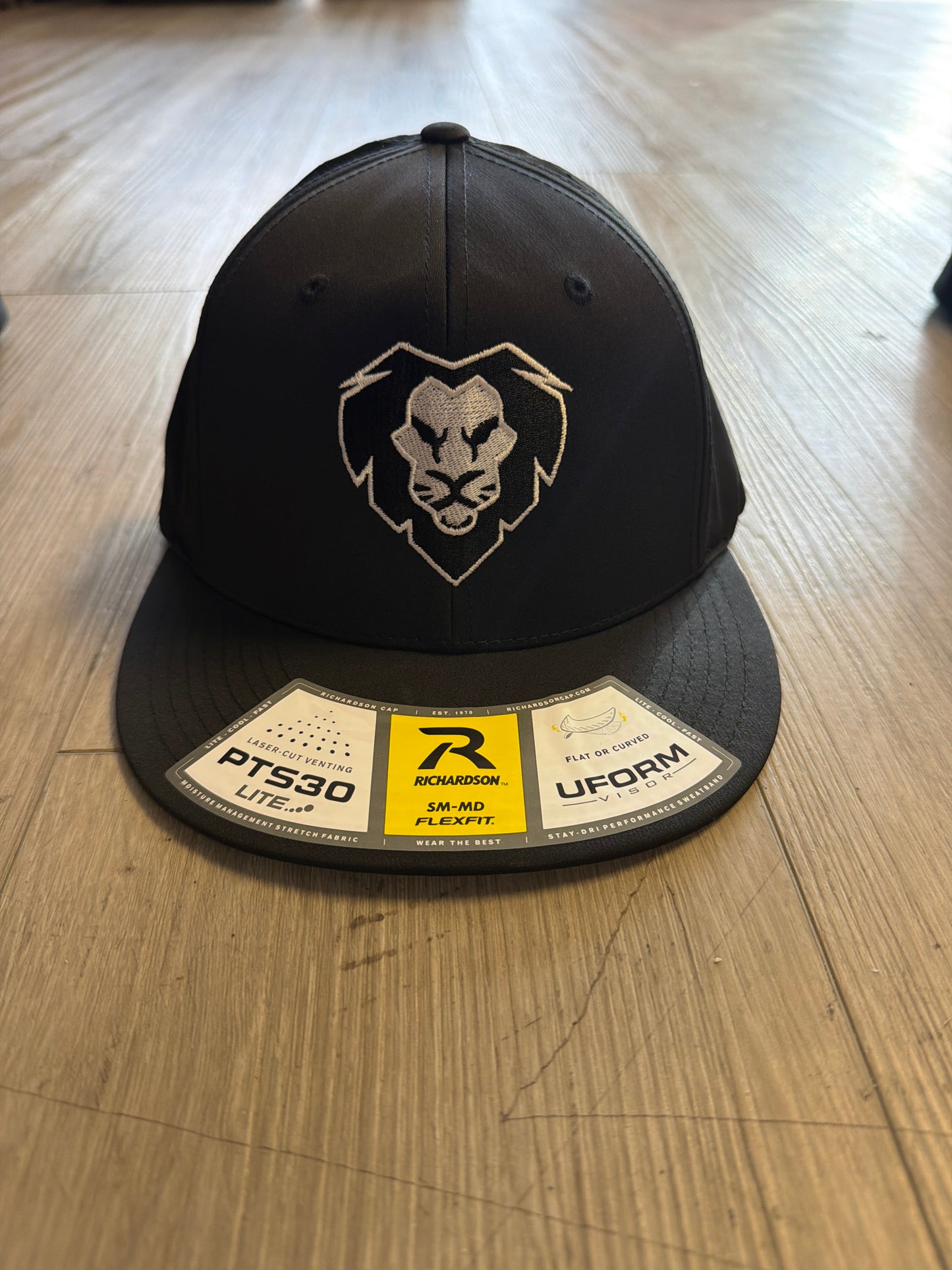 Richardson PTS30 Silver Lion Flexfit Hat